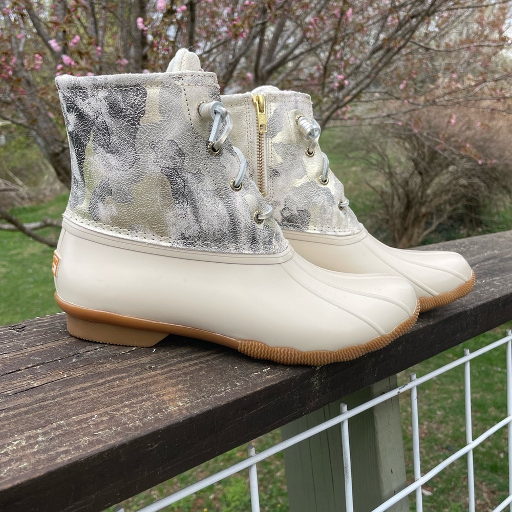Sperry Saltwater Metallic Camo Ivory Boots Size 10 Like New